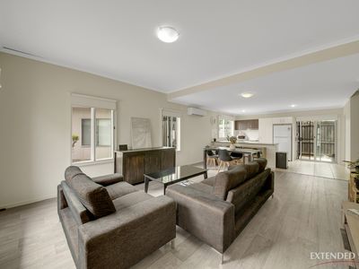 27 / 1 Collins Lane, Kin Kora