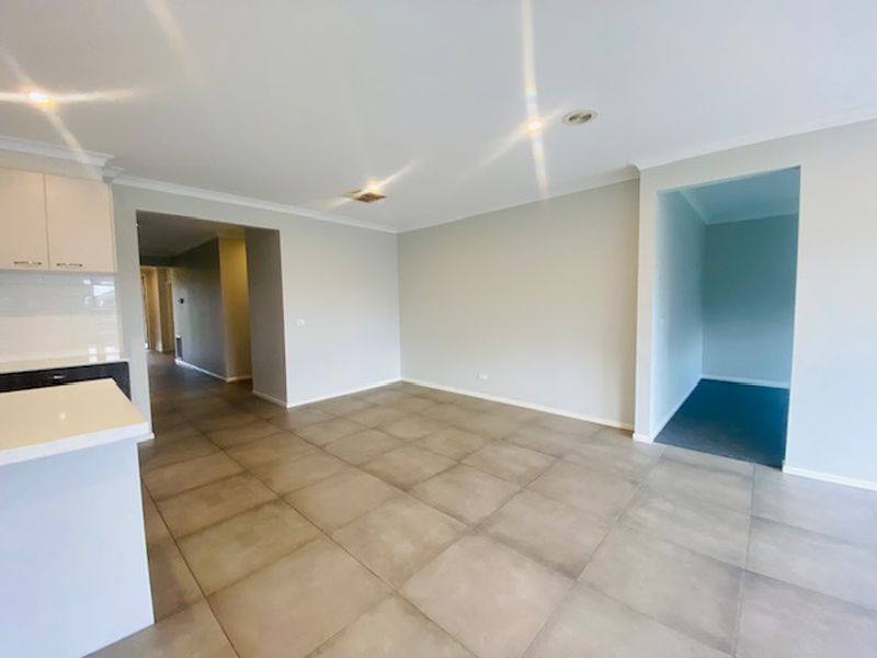 15 Emblem Street, Tarneit