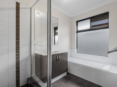 24 Cadaga Way, Piara Waters