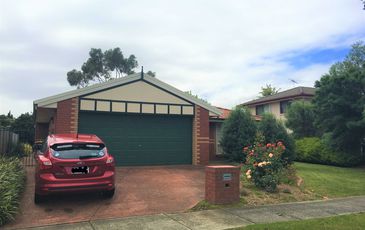 8 Grange Circuit, Beaconsfield
