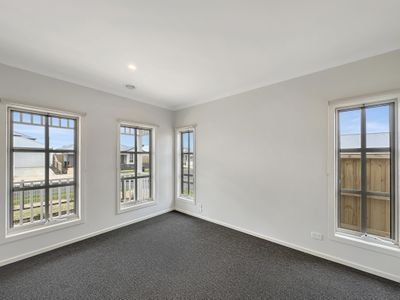 99 Crowlands CIRCUIT, Eynesbury