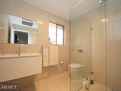 8 Amberdale Avenue, Picnic Point