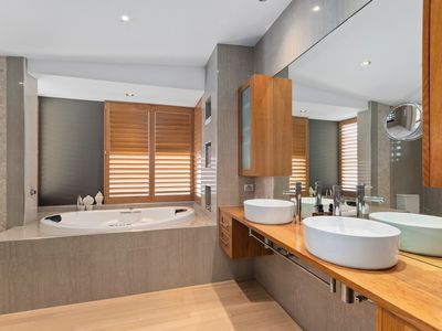 1 Stirling Drive, Castle Hill