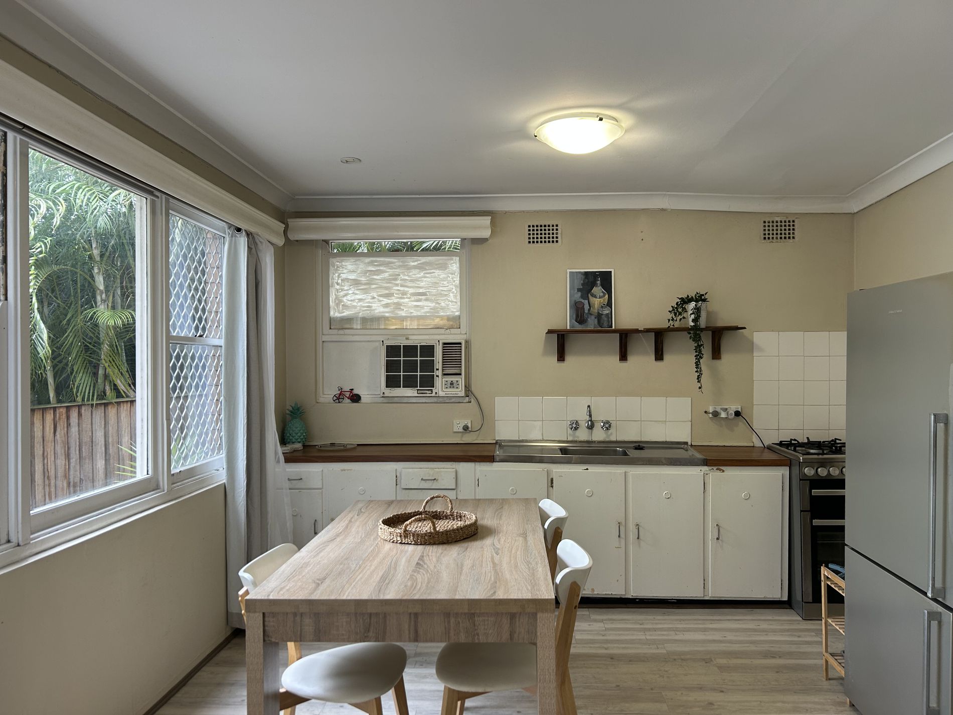 6 / 4 Mosbri Crescent, The Hill