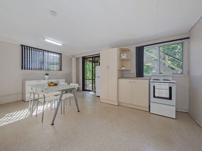 156 Kamarin Street, Manly West