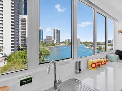 4E / 2 RIVERVIEW PARADE, Surfers Paradise