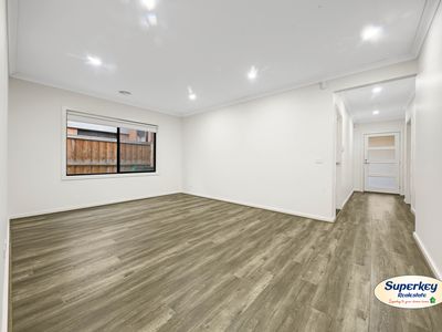 35 Surround Drive, Mambourin