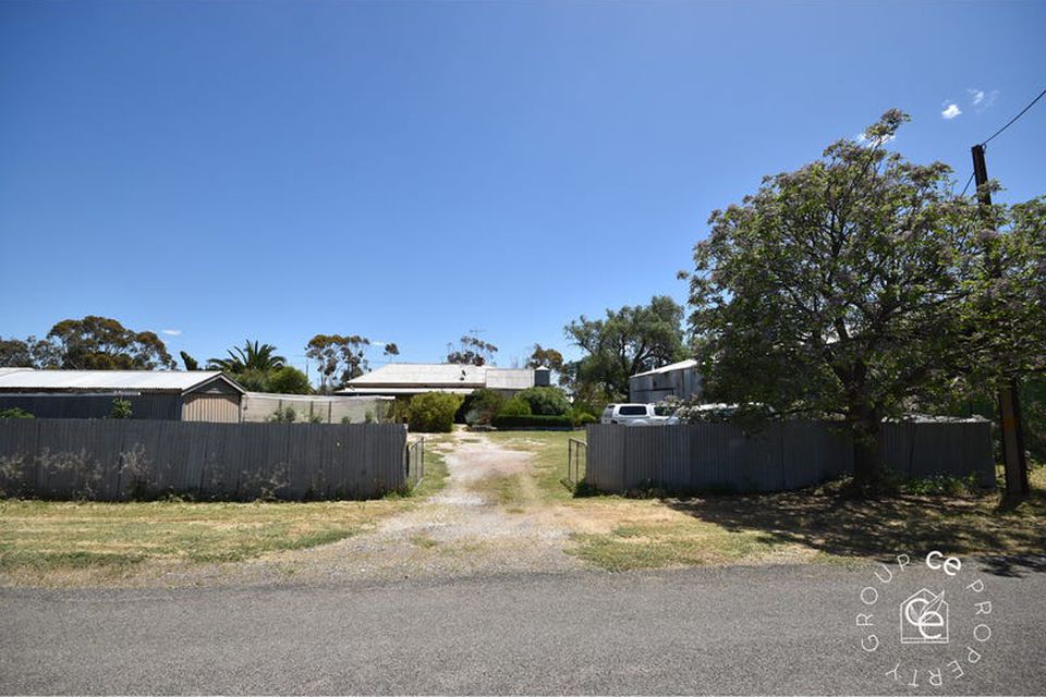 15-18 Halfway House Road, Sedan