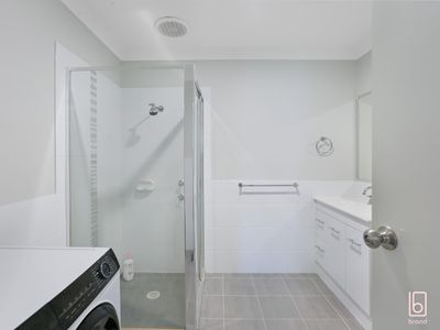 1 / 5 Hadfield Circuit, Cliftleigh