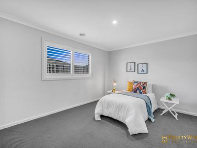 24 Dutch Avenue, Manor Lakes