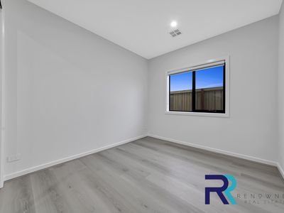 8 Puggle Way, Tarneit