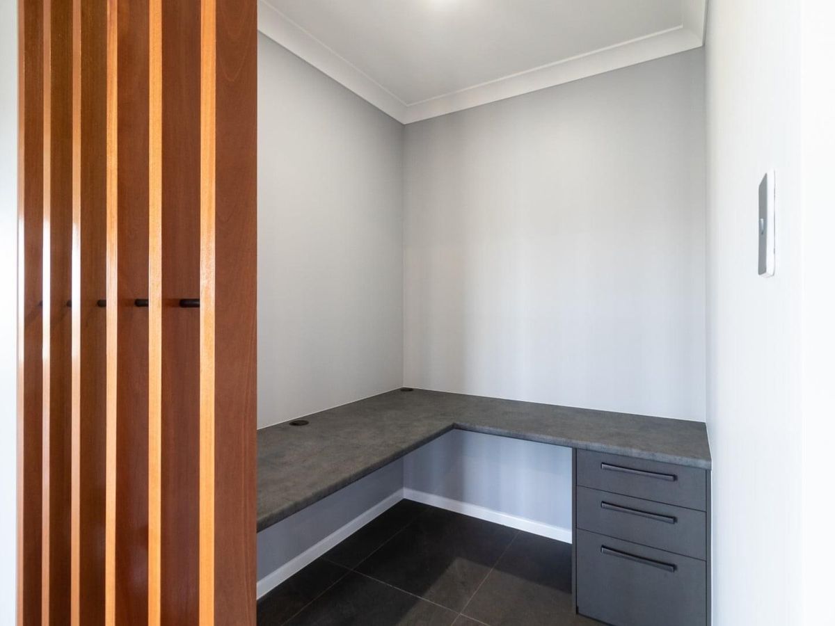 6 Jackson Drive, Atherton