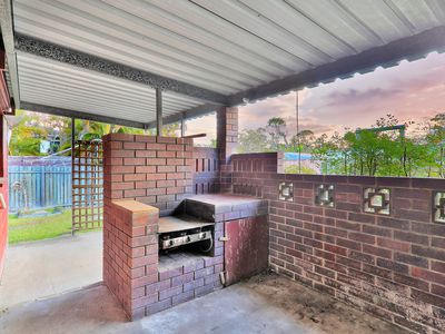5 Pine Drive, Woodridge