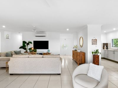 18 Travolta Close, White Rock