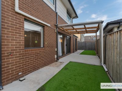 24 Vanguard Crescent, Point Cook
