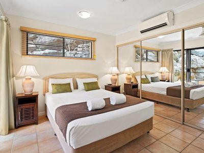 10 / 12 Golden Orchid Drive, Airlie Beach