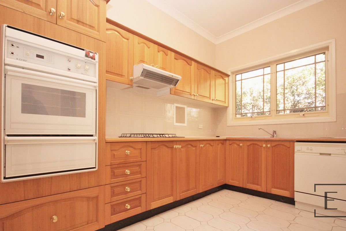 2 / 3 Champion Road, Gladesville