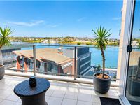 Promenade 4018 / 37 Harbour Road, Hamilton