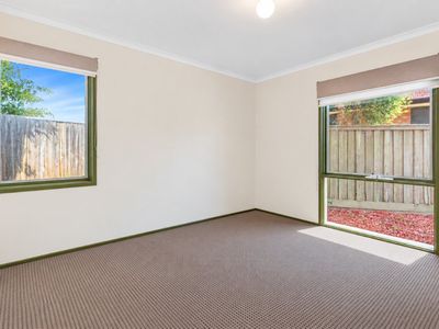 2 / 95 Songlark Crescent, Werribee