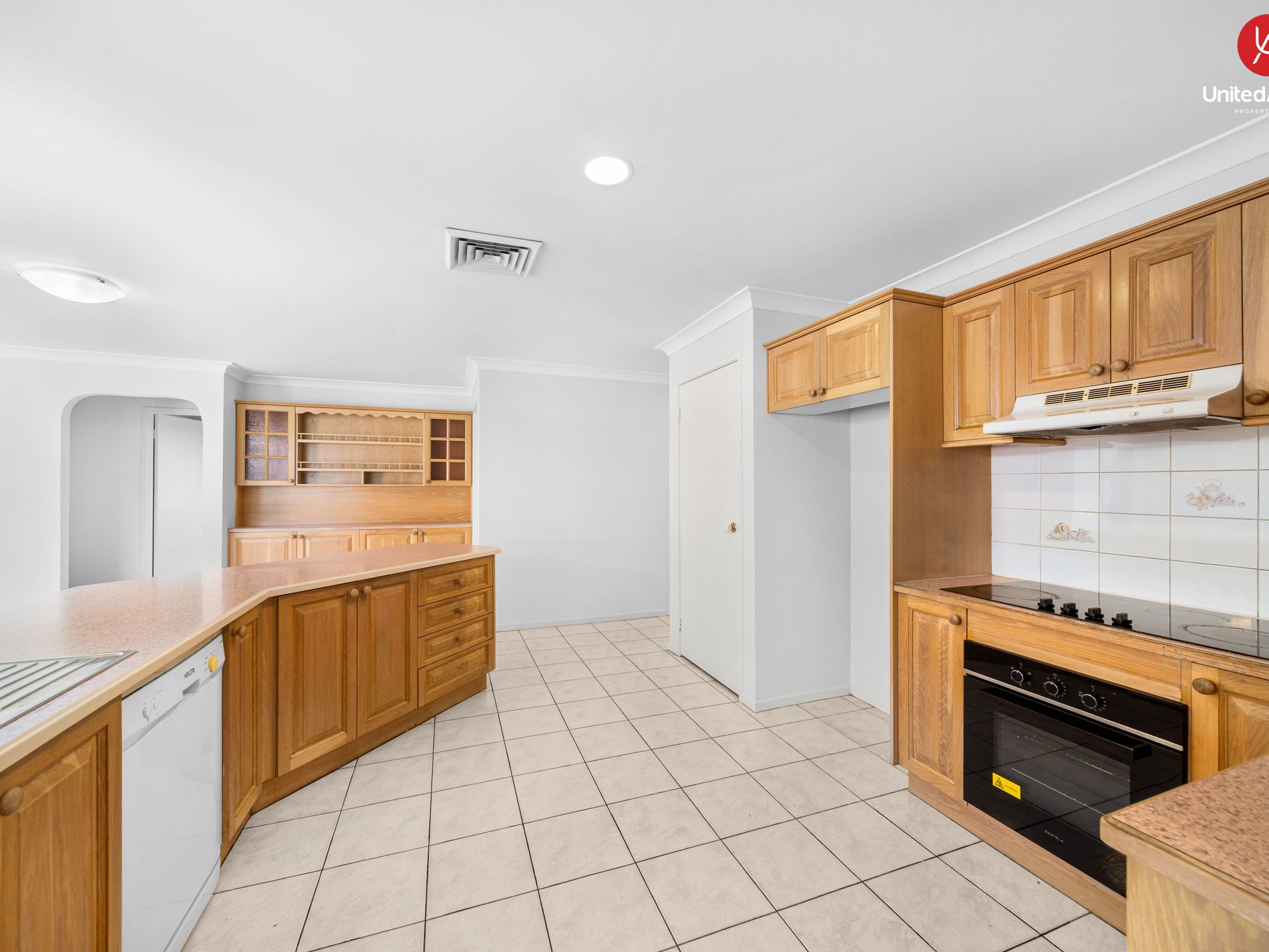 85 EDINBURGH CIRCUIT, Cecil Hills