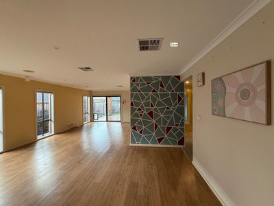 17 Honeycomb Avenue, Manor Lakes