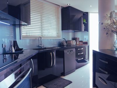 327 / 2-4 View Avenue, Surfers Paradise