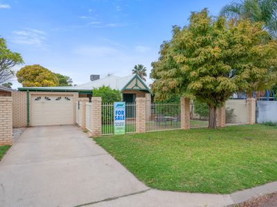 2 Downey Way, Hannans