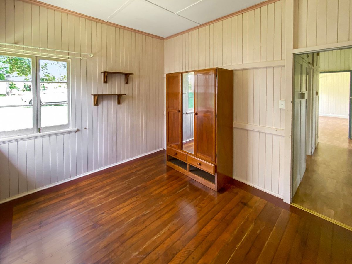 74 Planet Avenue, Atherton