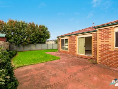 8 Barrell Court, Delahey