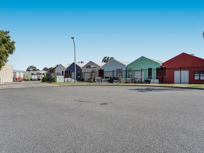 1 / 9 Capel Court, Bentley