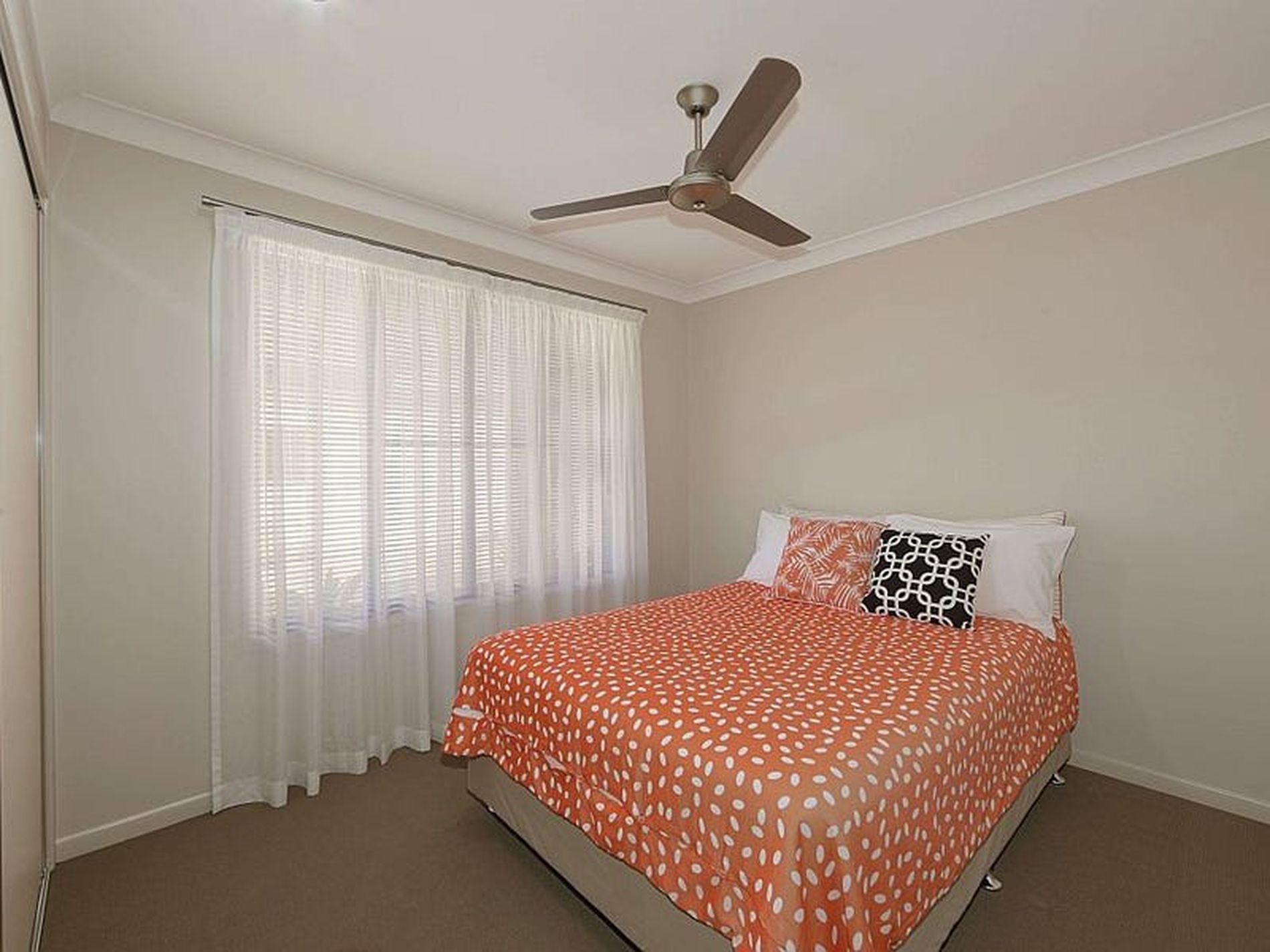 1 Sundew Ct, Woodgate