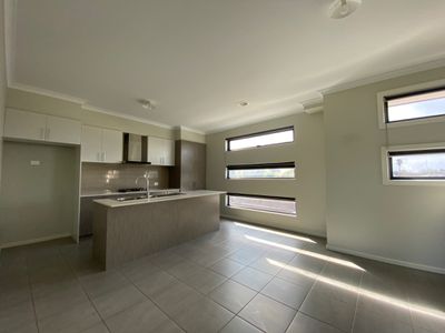 2 / 24 Tamarind Crescent, Werribee