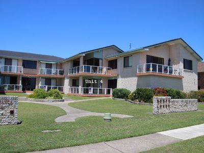 4 / 90 Head Street, Forster
