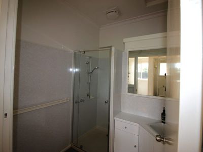 8 Tasman Avenue, Belmont