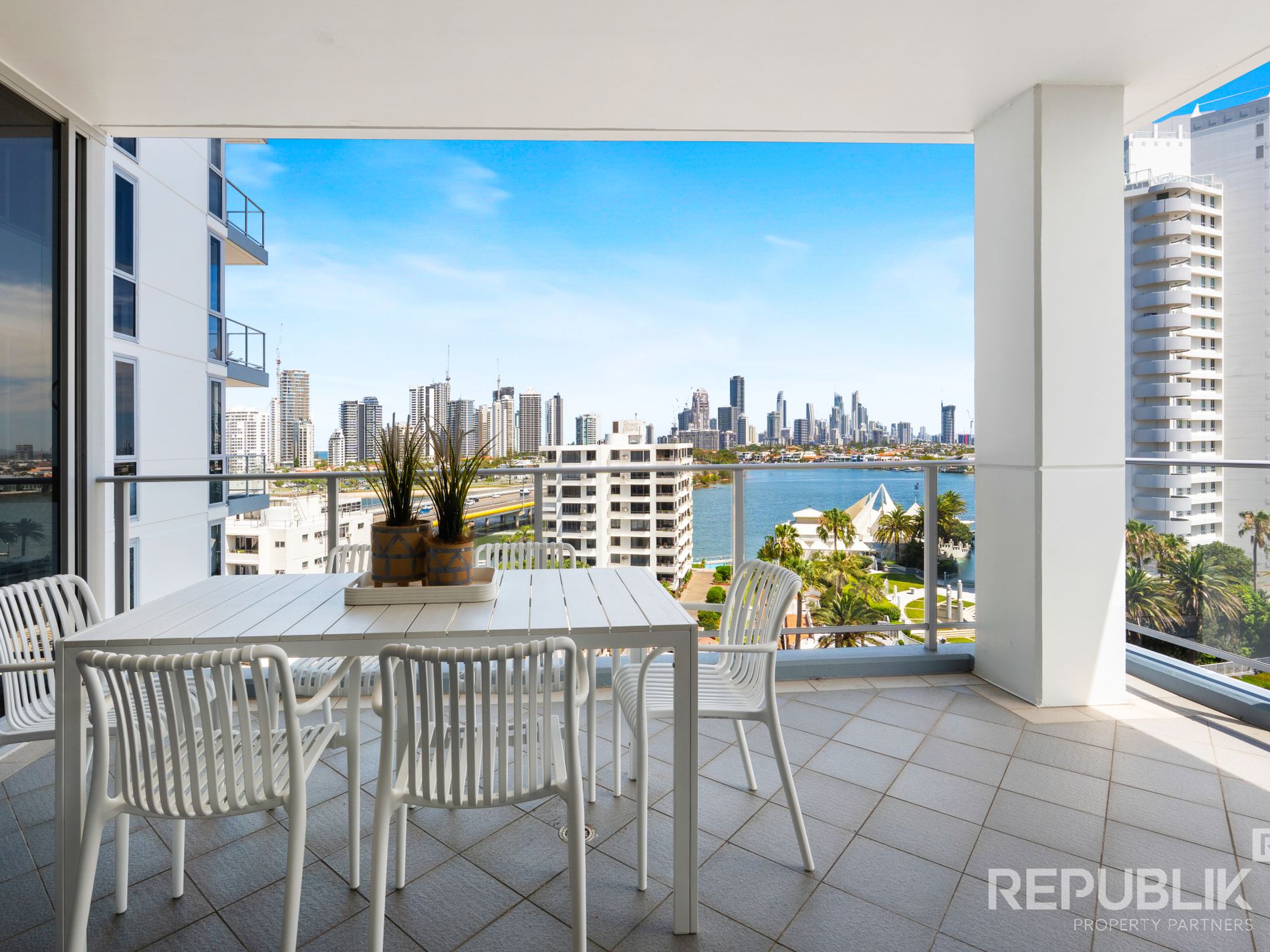 1101 / 4 Como Crescent, Southport