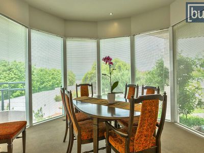 4 Maynet Pl, West Albury