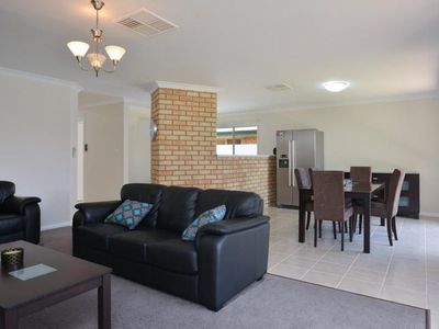 4B Nepean Grove, Hannans