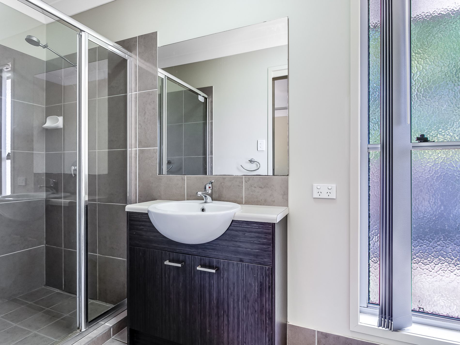 50 Vanilla Av, Griffin
