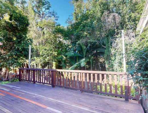 Centrally Located in The Bushlands Estates image 11