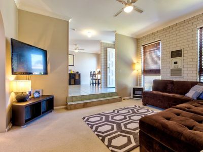 1 / 32 Valley View Drive, West Albury