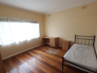 11 Beddoe Avenue, Clayton