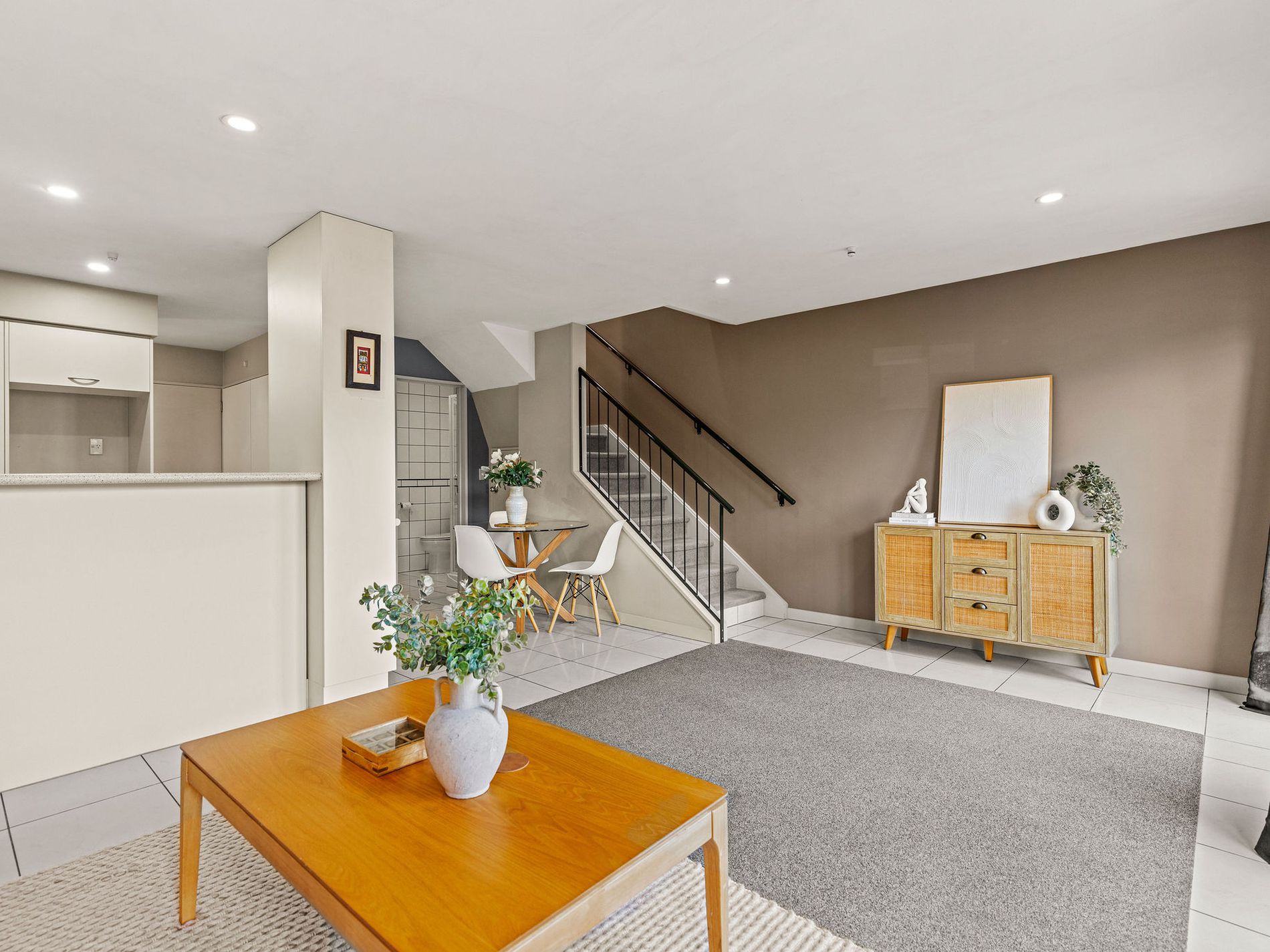 2 / 384 Madras Street, City Centre