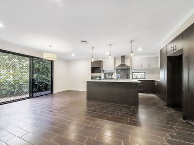 6 Lachlan Drive, Wakerley