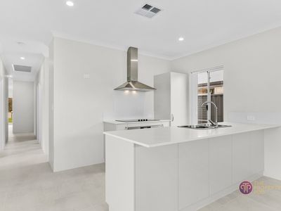 13 Hidcote Road, Lakelands