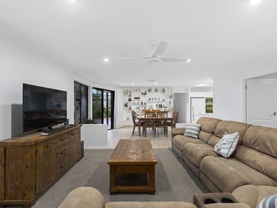 13 Cliff Close, Wakerley