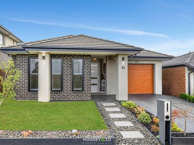 33 Scenery Drive, Clyde North