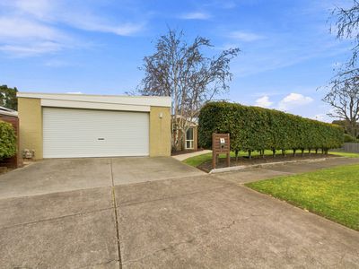9 Yvette Close, Sale