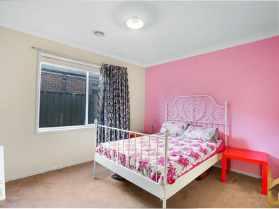 6 Wallaman Street, Manor Lakes