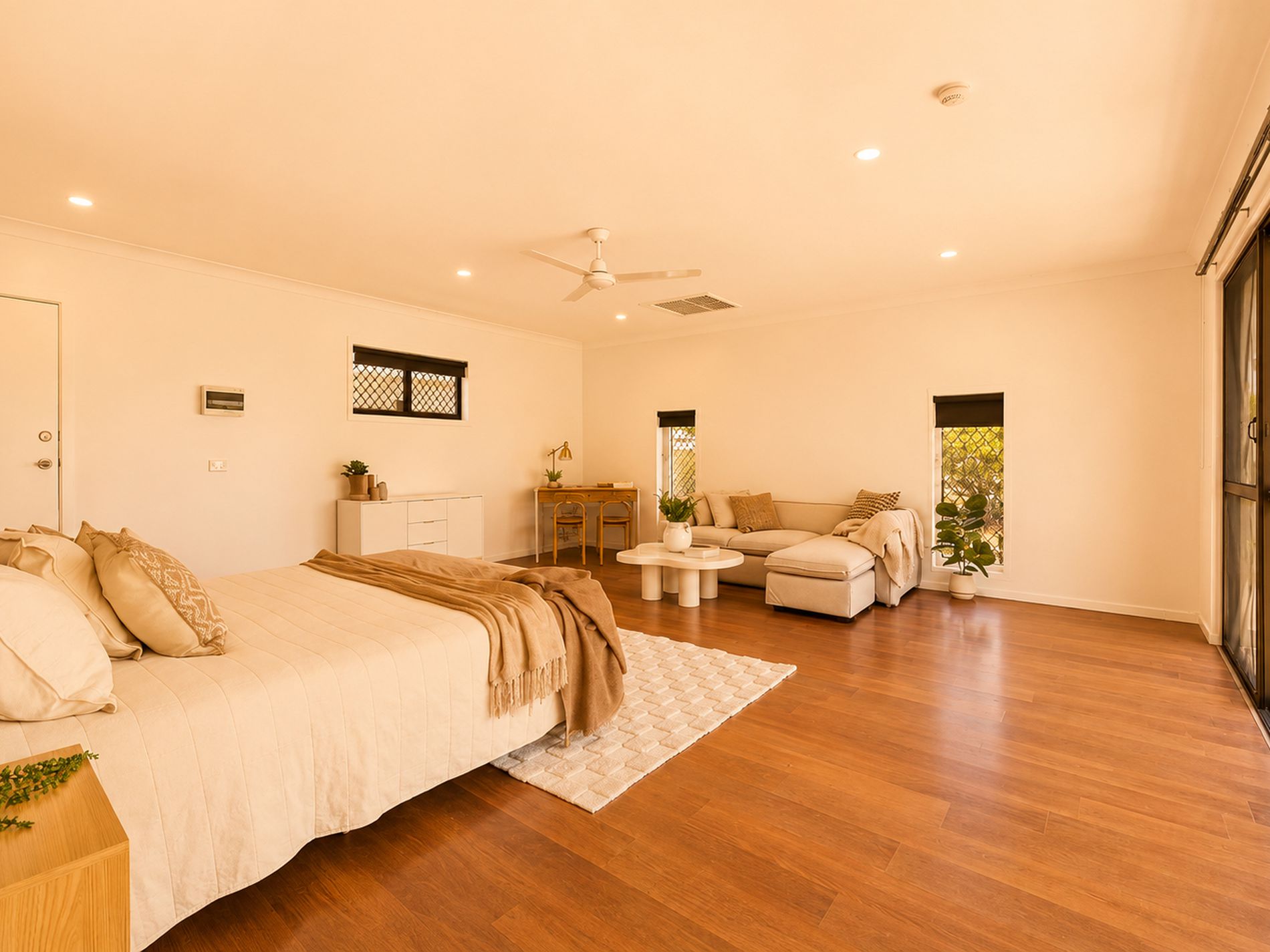 11 Ensenada Ct, Broadbeach Waters