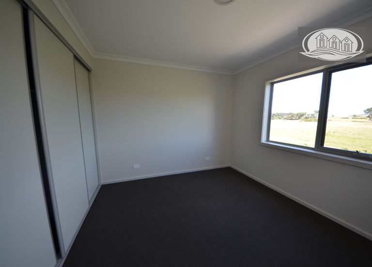24 Ocean View Drive East, Narrawong